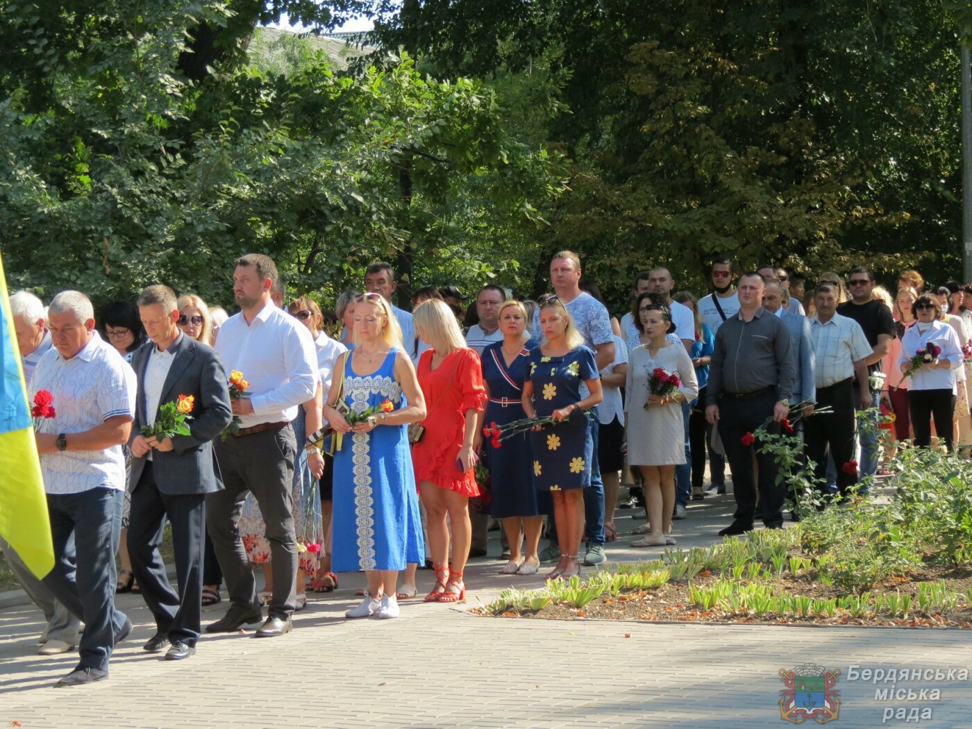 Возложение цветов на братскую могилу десантников в Бердянске, фото-7 Возложение цветов на братскую могилу десантников в Бердянске, фото-7