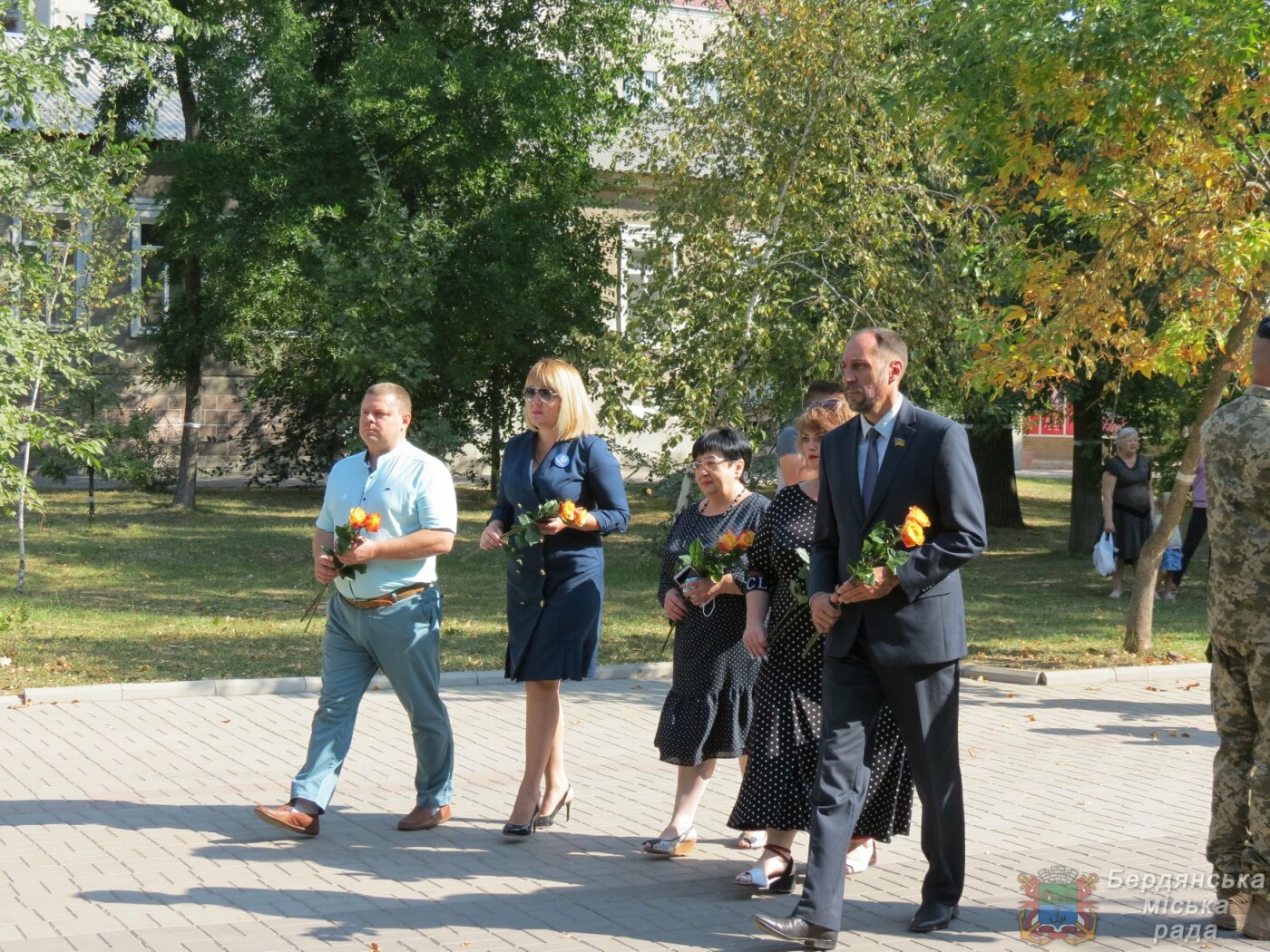 Возложение цветов на братскую могилу десантников в Бердянске, фото-9 Возложение цветов на братскую могилу десантников в Бердянске, фото-9