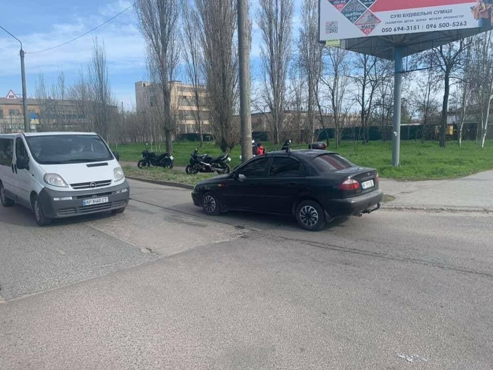 Непостановочное ДТП: в Бердянске байкеры перелетели через микроавтобус (ВИДЕО), фото-2