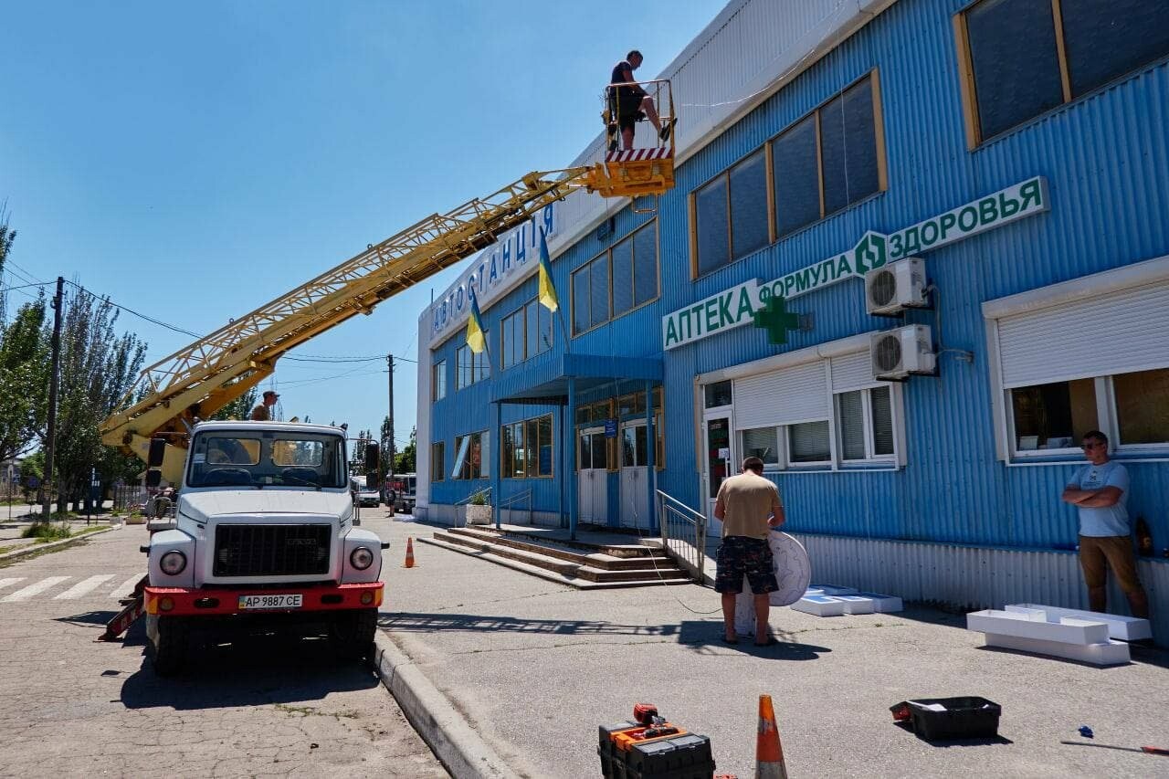 Бердянск сегодня: на автовокзале - новые буквы, а на Азовском проспекте – бордюры (ФОТО), фото-4