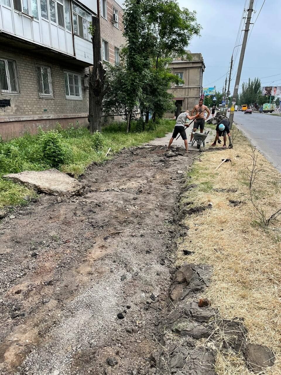 Тротуар на Западном проспекте Бердянска выкладывают плиткой (ФОТО), фото-2