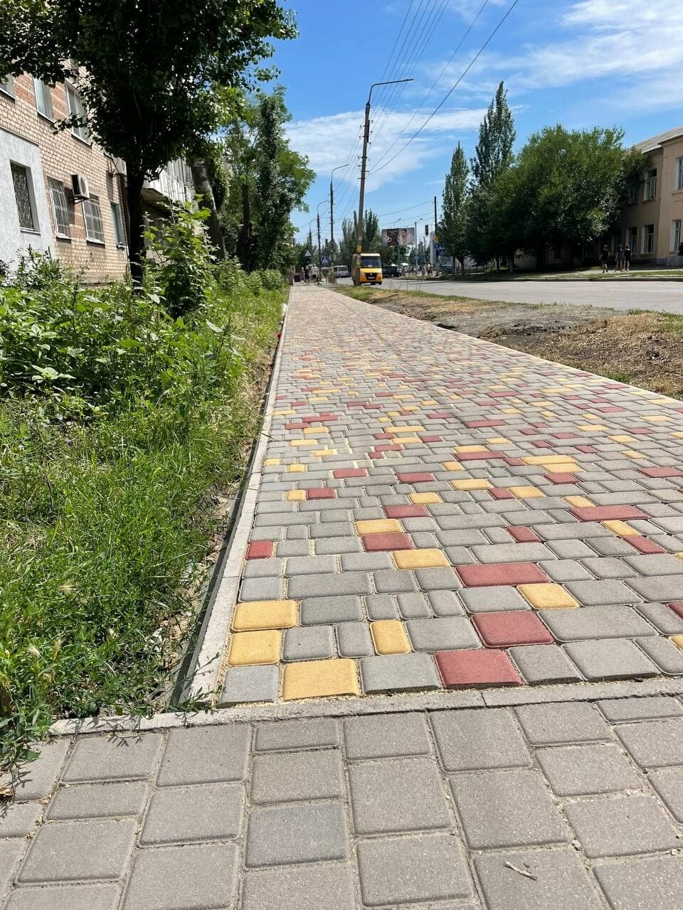 На Западном проспекте Бердянска завершен ремонт тротуара, фото-1