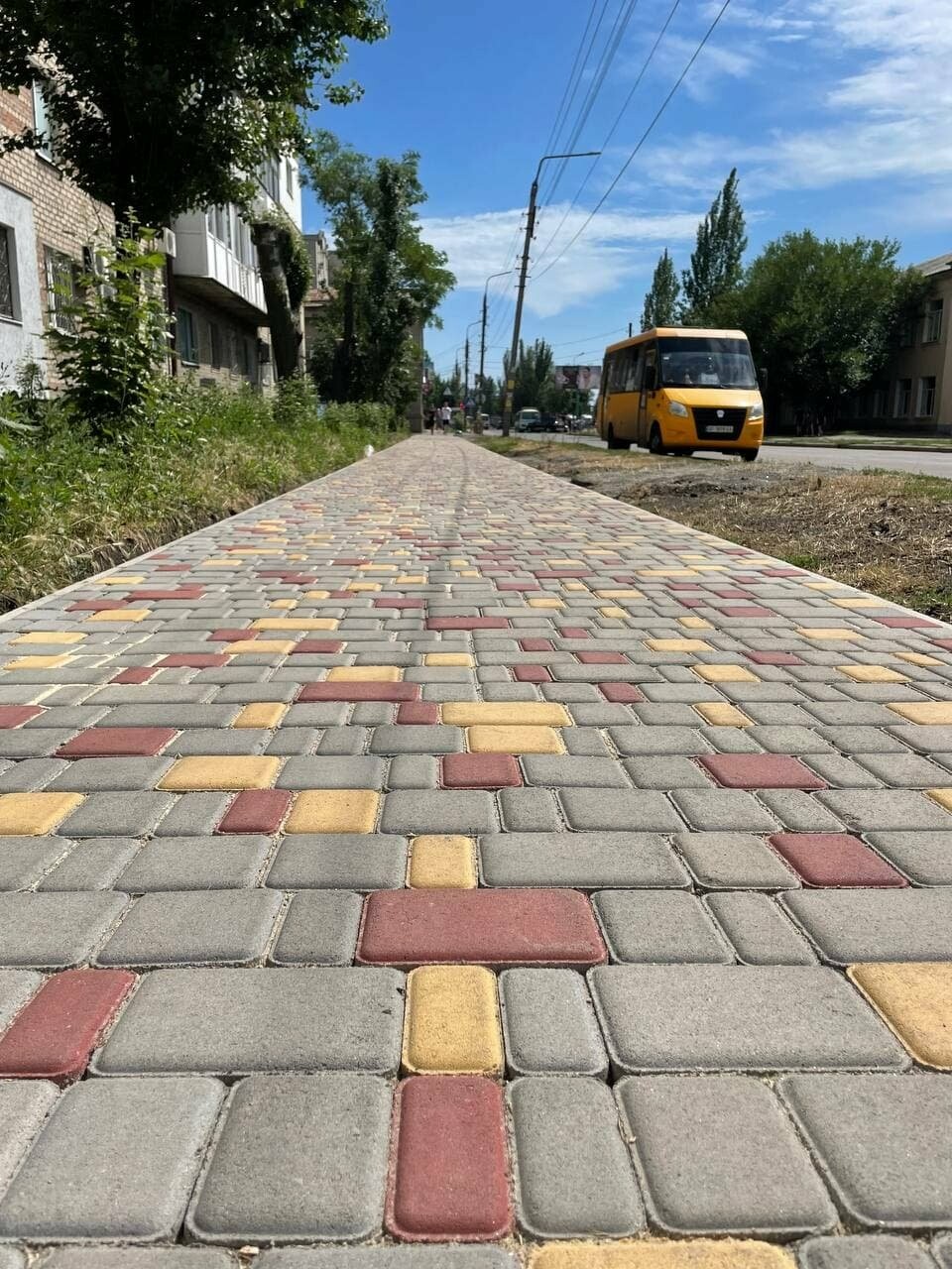На Западном проспекте Бердянска завершен ремонт тротуара, фото-2