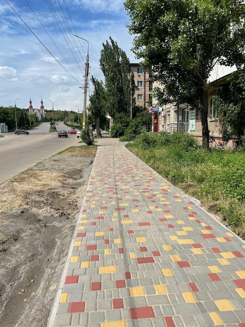 На Западном проспекте Бердянска завершен ремонт тротуара, фото-3
