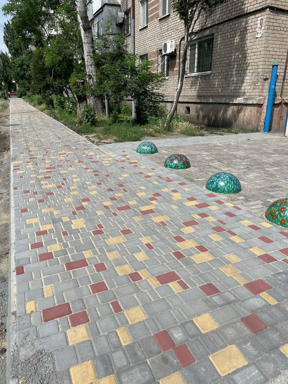 На Западном проспекте Бердянска завершен ремонт тротуара, фото-4