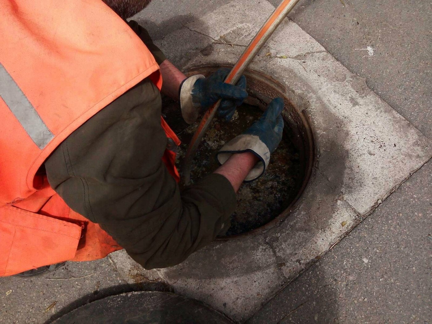 «Бердянскводоканал» просит граждан не выбрасывать мусор в систему водоотведения