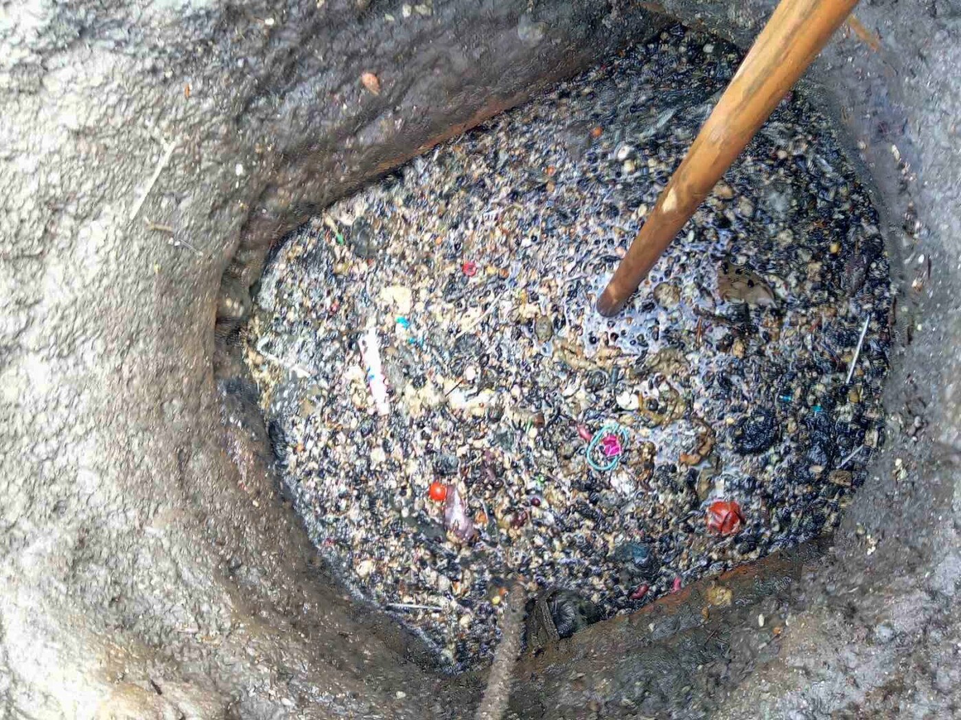 «Бердянскводоканал» просит граждан не выбрасывать мусор в систему водоотведения