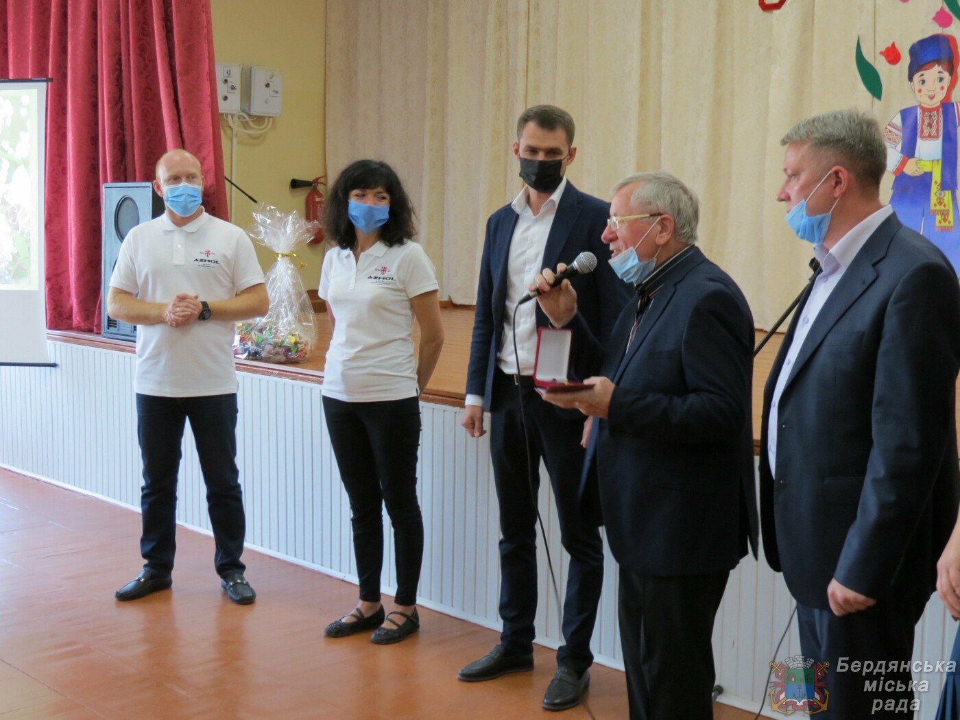 Бердянские учителя получили награды и подарки, фото-2 Бердянские учителя получили награды и подарки, фото-2