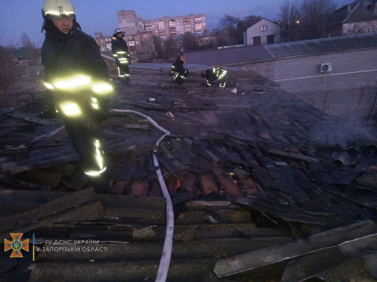 В Бердянске на пр. Азовском горела крыша здания