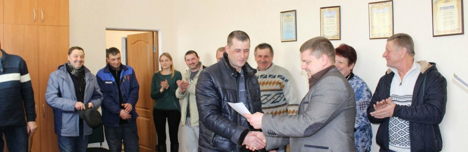 Представители коммунальных служб Бердянска принимали поздравления о... Представители коммунальных служб Бердянска принимали поздравления от городской власти, Першин Виктор