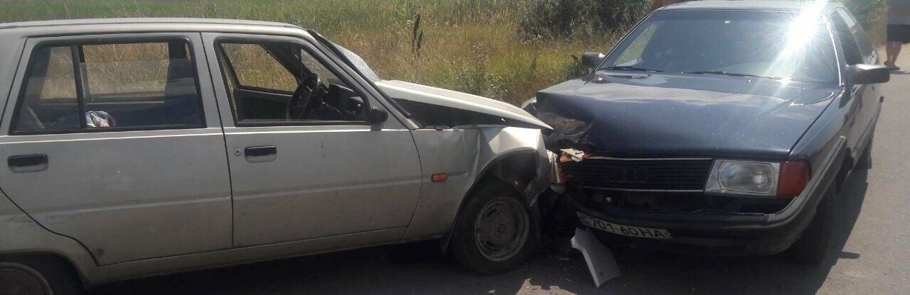 В Бердянске «Славута» не поделила дорогу с Audi: есть пострадавшие В Бердянске «Славута» не поделила дорогу с Audi: есть пострадавшие