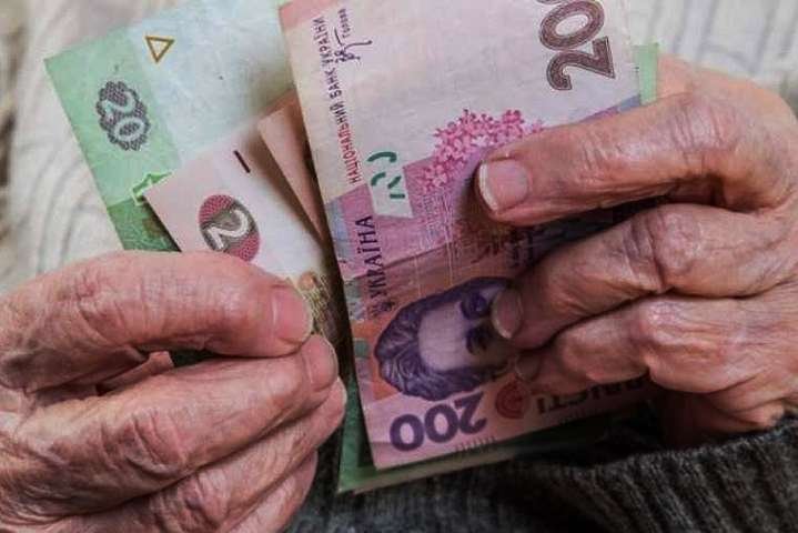 Мошенница под видом материальной помощи выманила у пенсионера 3000 грн
