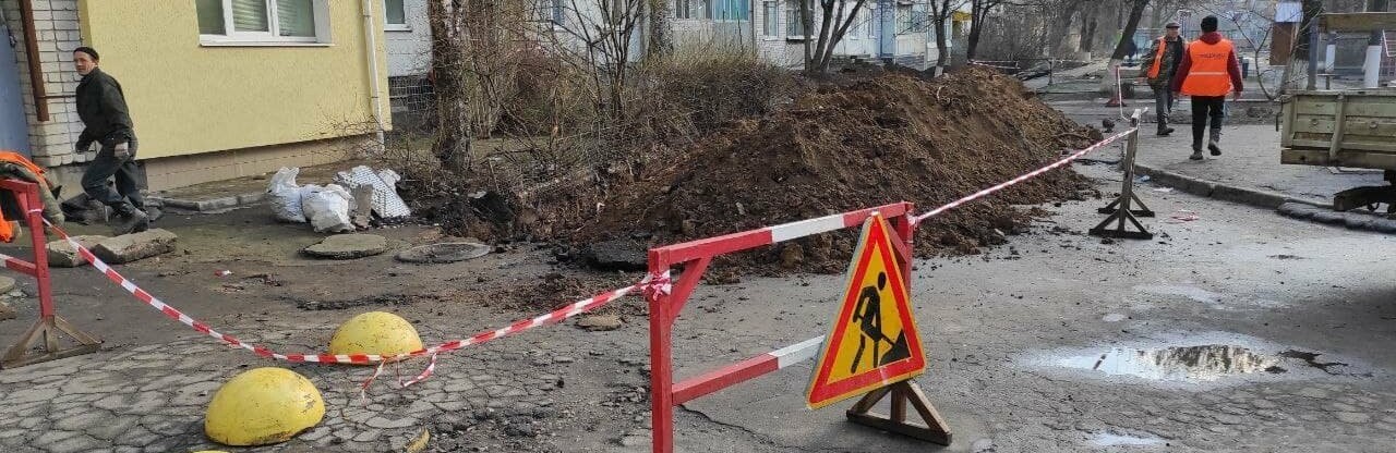 В Бердянске на улице Довганюка меняют сеть канализации за счет абонентов