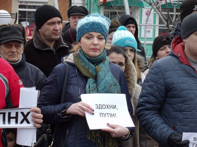 В Бердянске прошел митинг в поддержку пострадавшему Мариуполю (фото) - фото 4