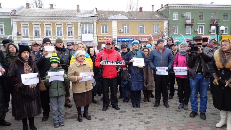 В Бердянске прошел митинг в поддержку пострадавшему Мариуполю (фото) - фото 2