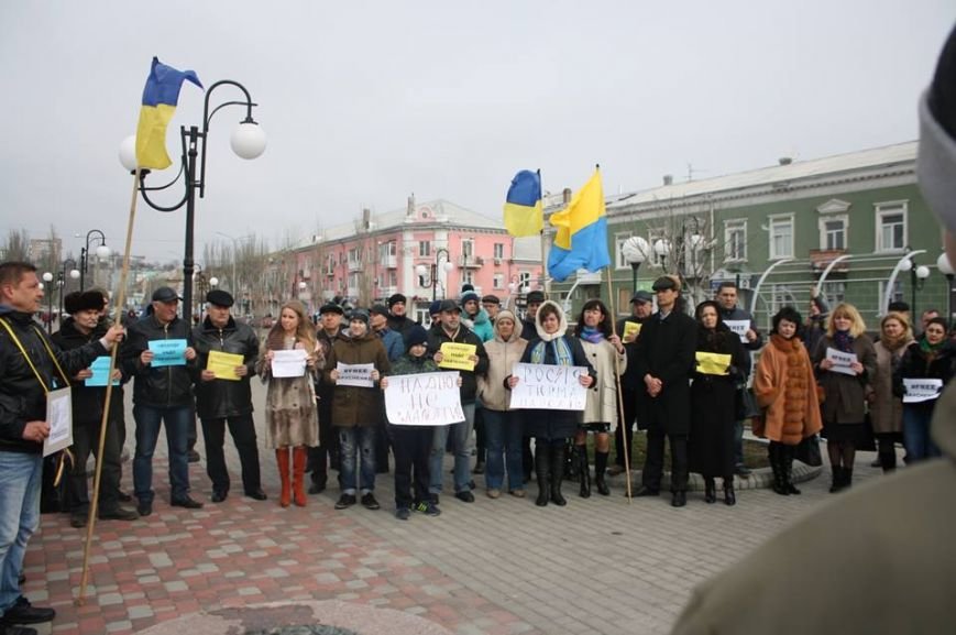 Бердянск требует освободить Надежду Савченко (фото) - фото 2